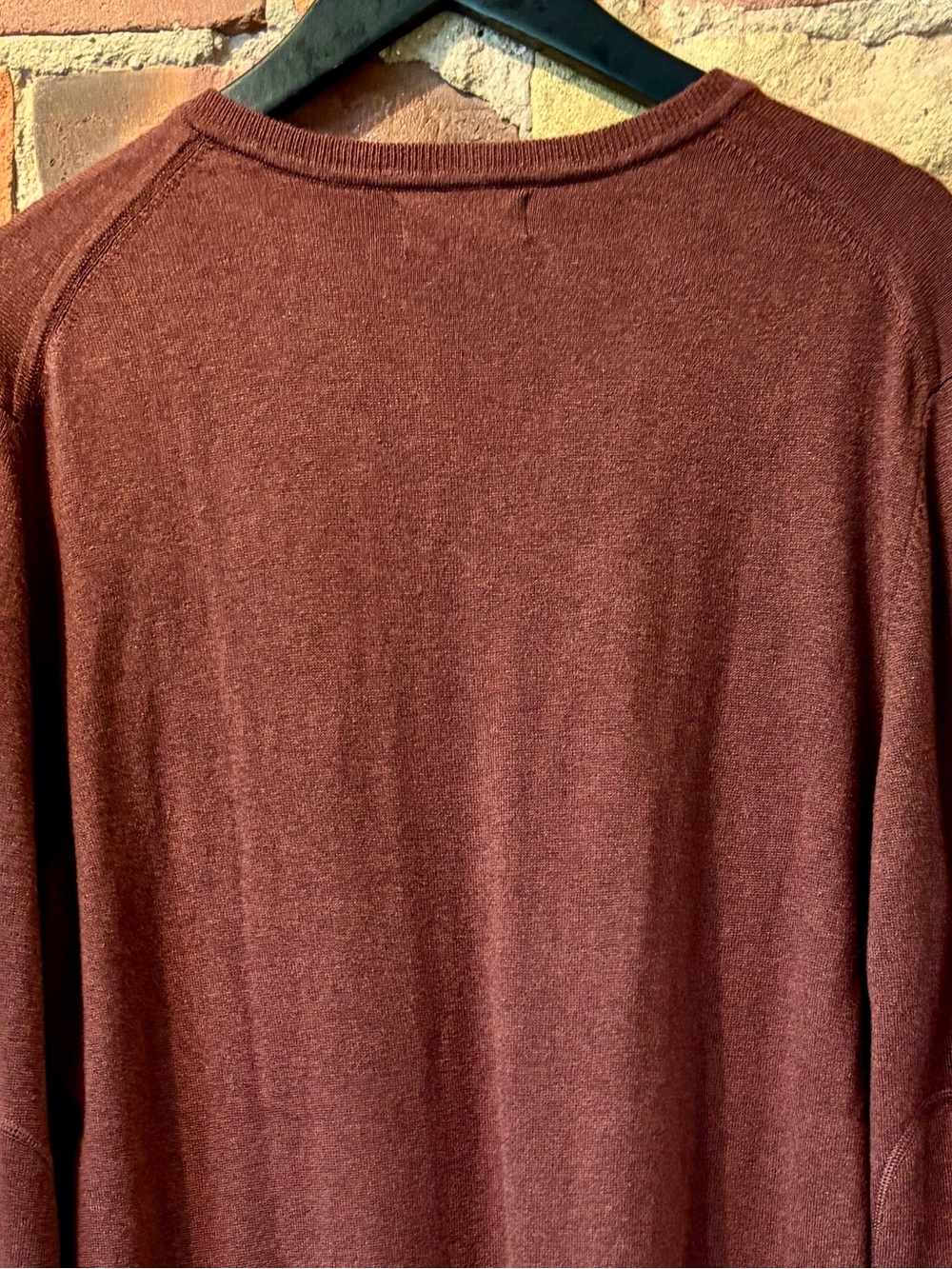 NWT RW&CO Rust Men’s V‑Neck Knit Sweater with Elbow Patches. Size Large. NEW ❤️ - Picture 4 of 12
